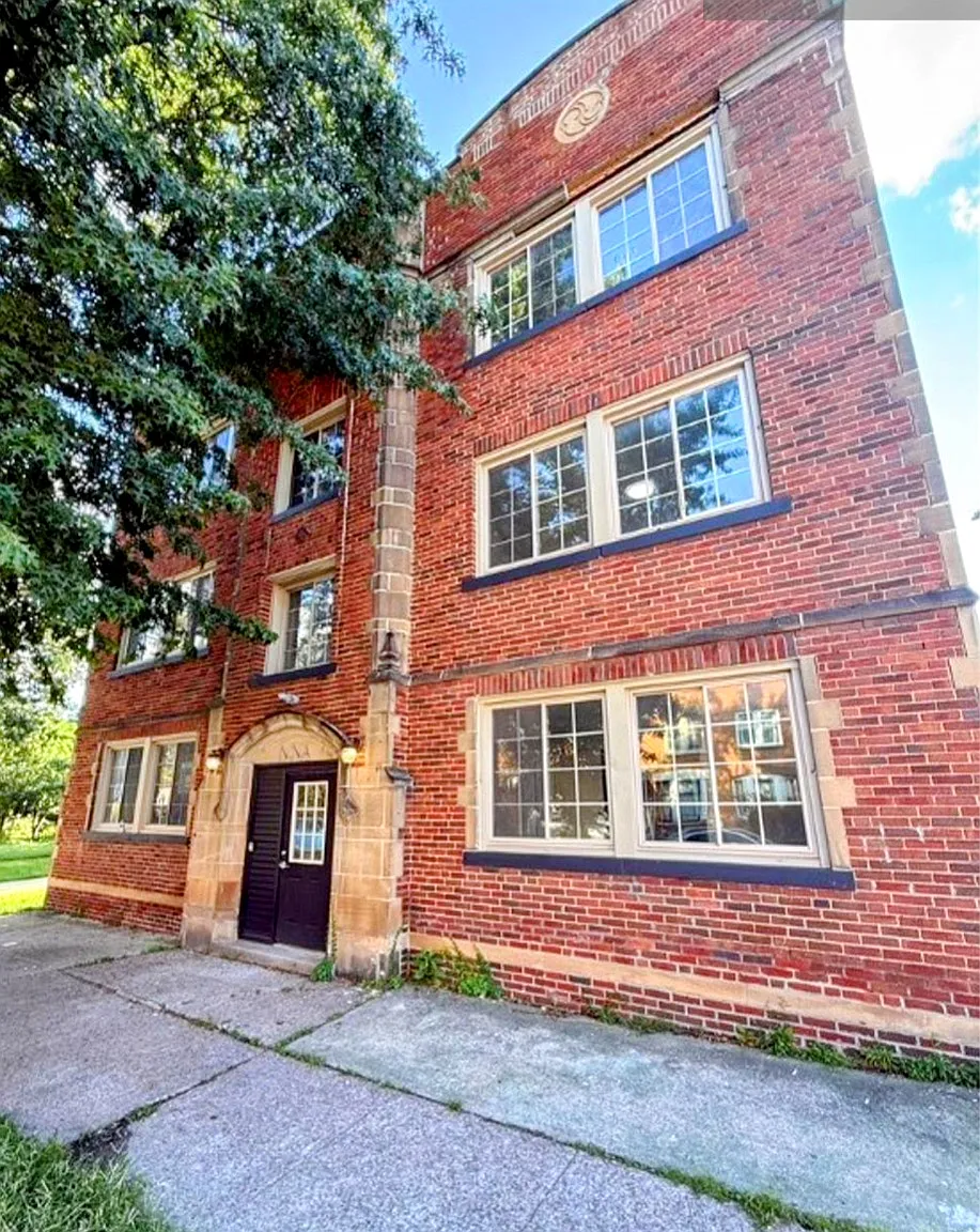 2 bed, $1,240 — Photo 1