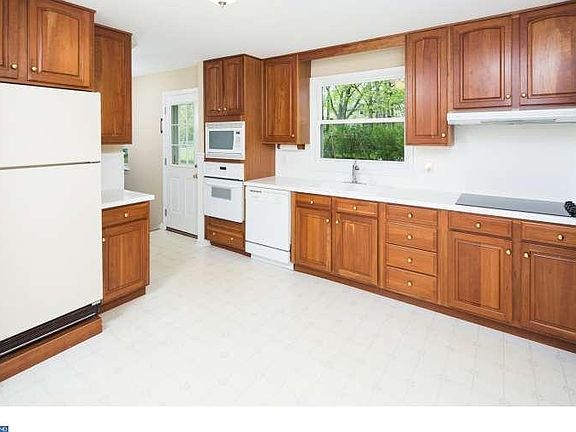 3rd image of 3301 Altamont Dr