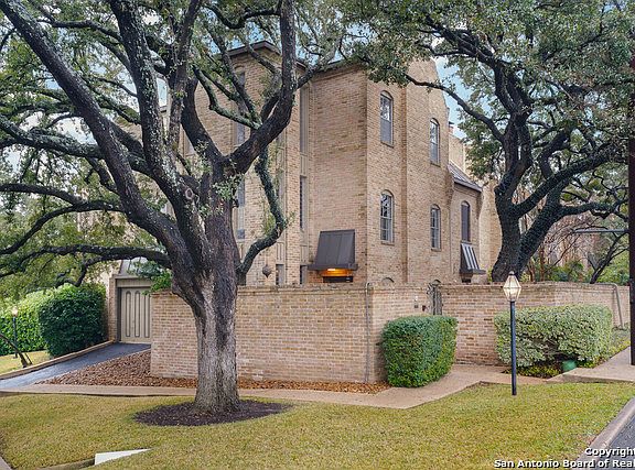 2nd image of 5401 N New Braunfels Ave