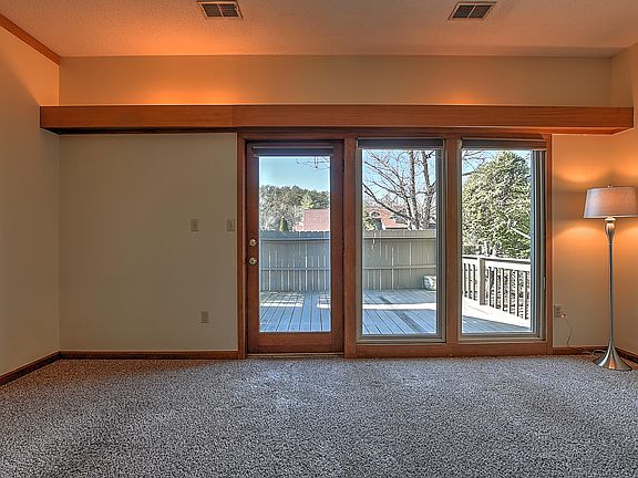 4th image of 208 Willowbend Ln