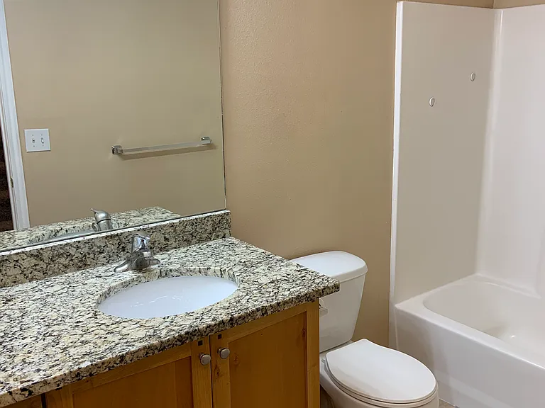 1045 S 1200 W — Photo 6
