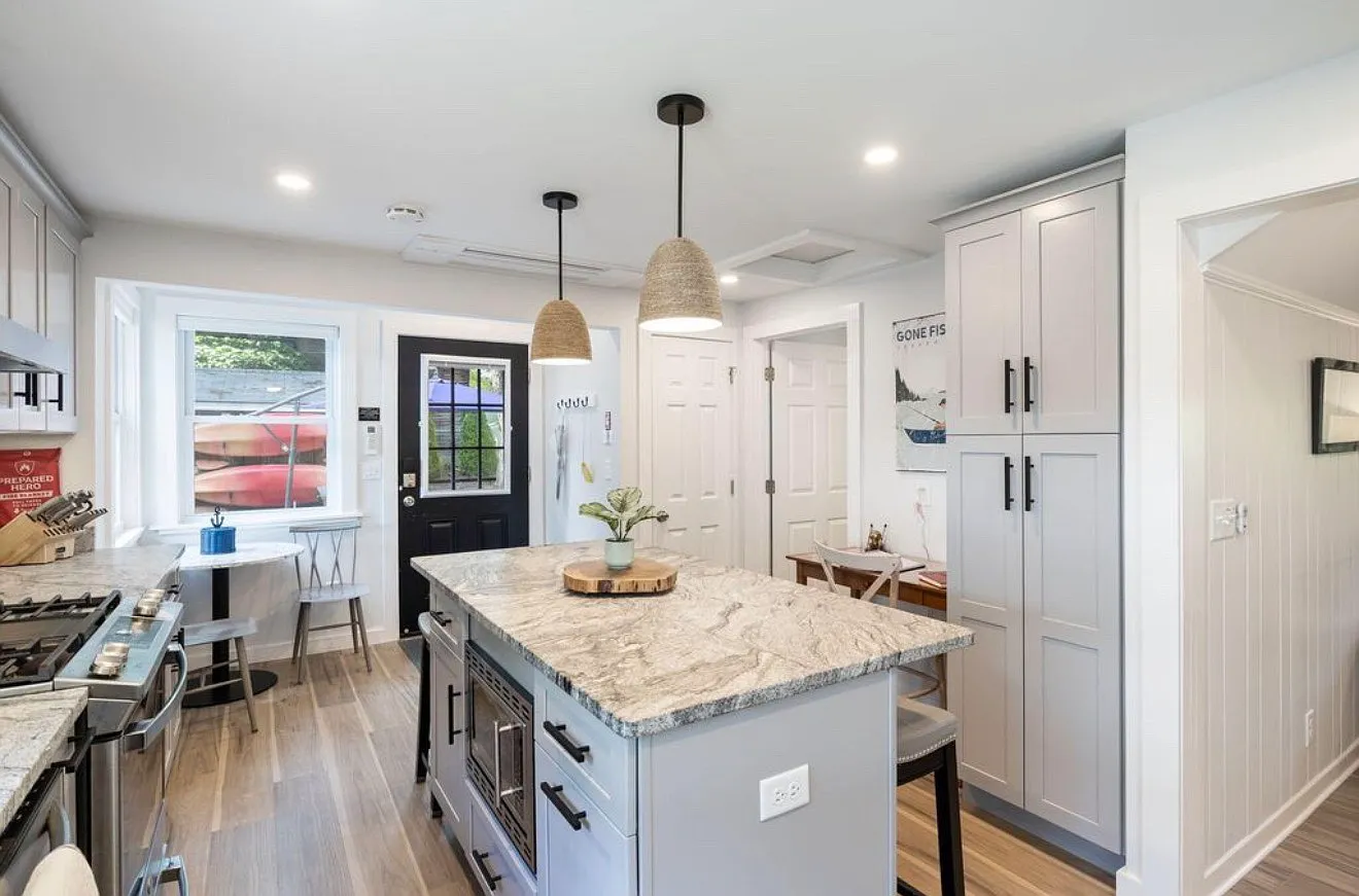 2 bed, 796 sqft, $2,100 — Photo 3