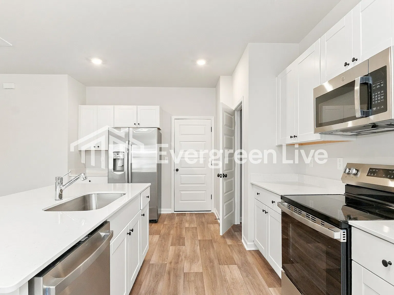 3 bed, 3.0 bath, 1872 sqft, $2,245 — Photo 2