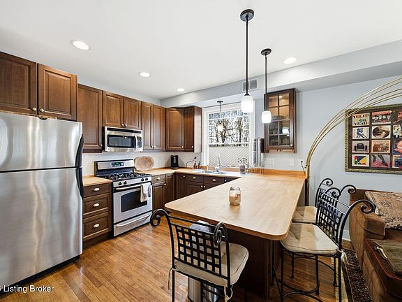 5th image of 172 N Keats Ave APT 1