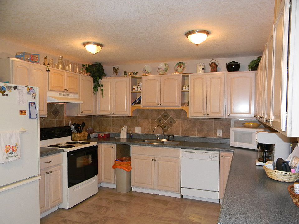 2nd image of 1415 Parkside Pl