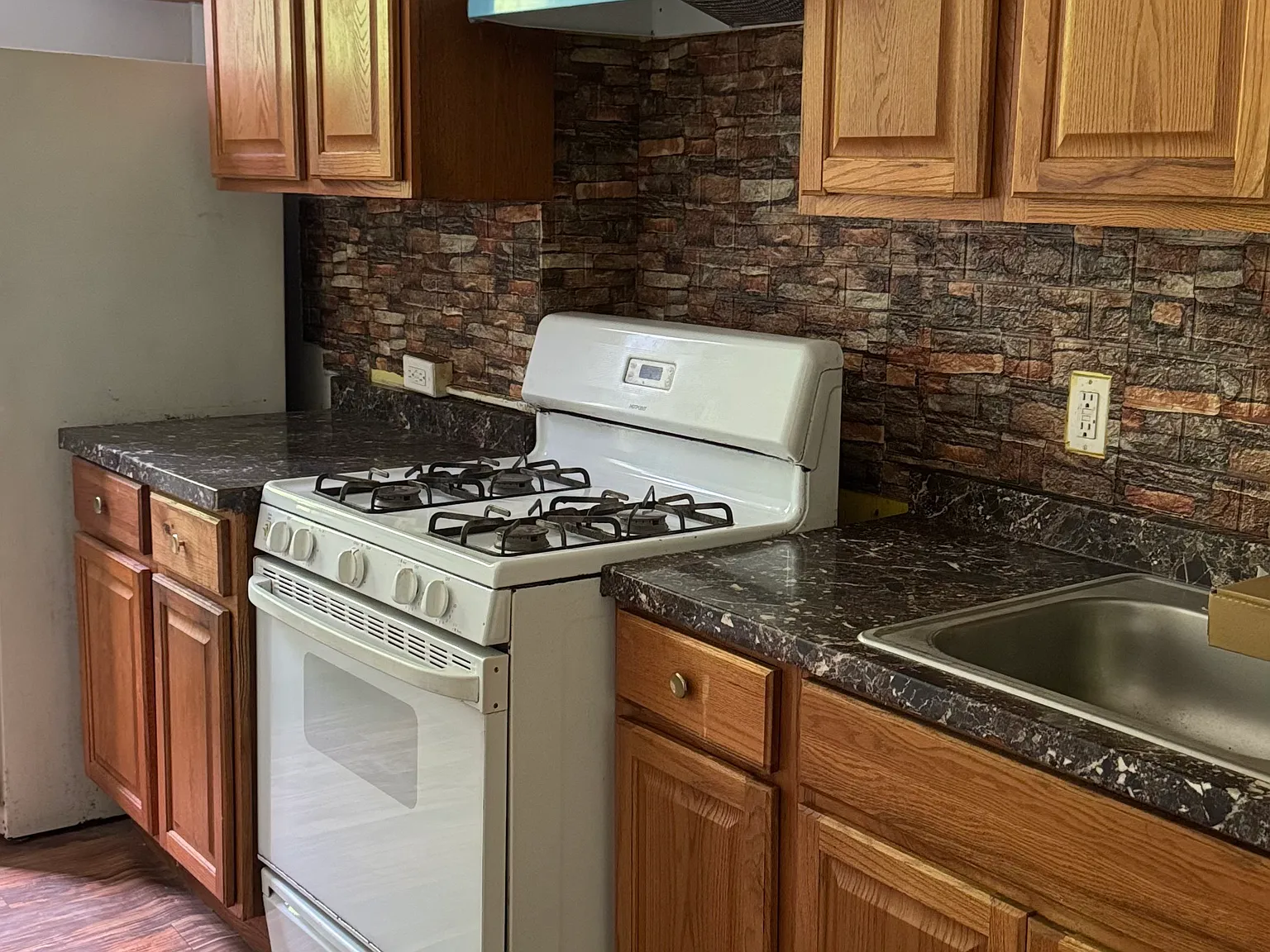 2 bed, 1900 sqft, $2,300 — Photo 4