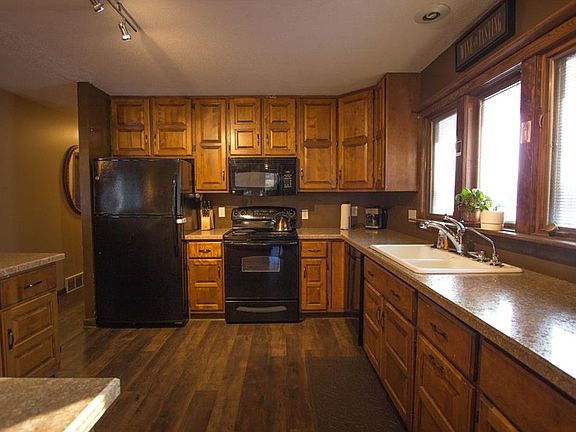 5th image of 114 NW Chapel Dr