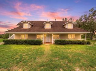 392 Winding Way Dr W, Victoria, TX 77905