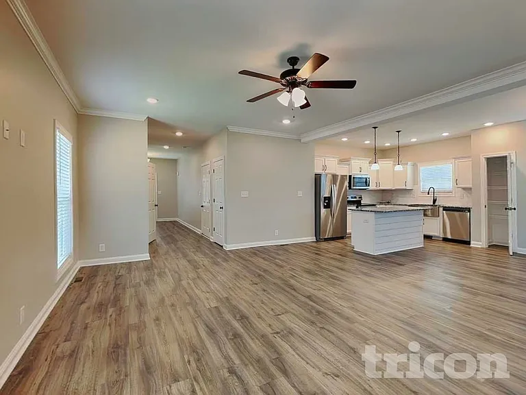129 Bonnell Dr — Photo 3