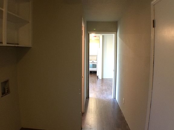 5th image of 824 E Tyler Ave