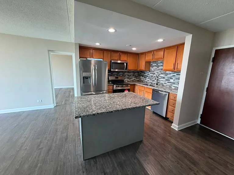 2005 S Finley Rd #1008 — Photo 8