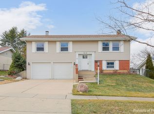 1610 Kingsdale Rd, Hoffman Estates, IL 60169