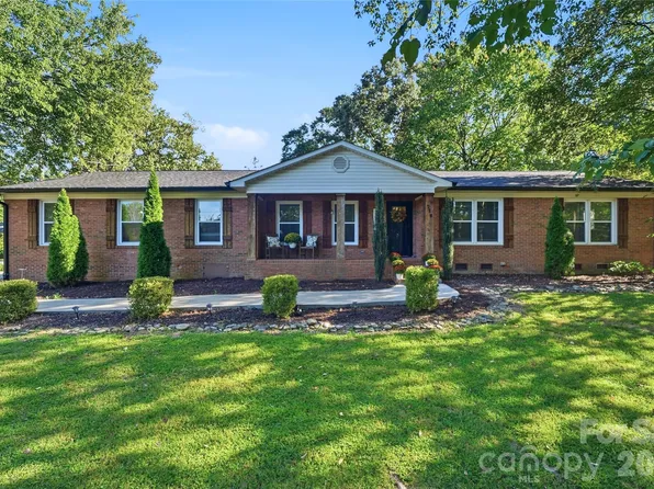 718 E Hoke St, Lincolnton, NC 28092