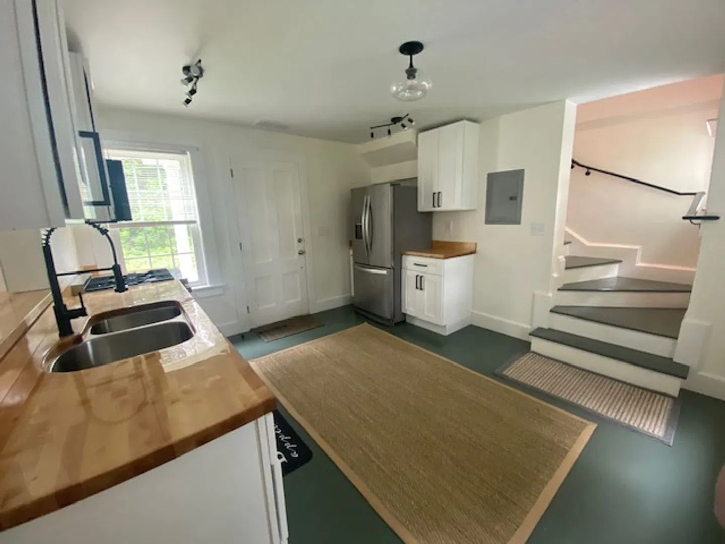 12 Lowell St — Photo 2