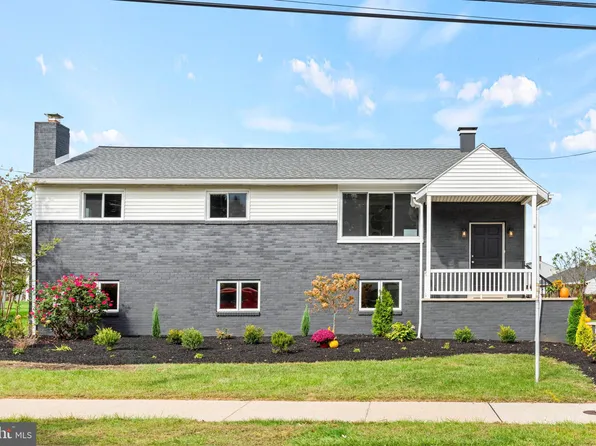 5 Palmer Dr, Camp Hill, PA 17011