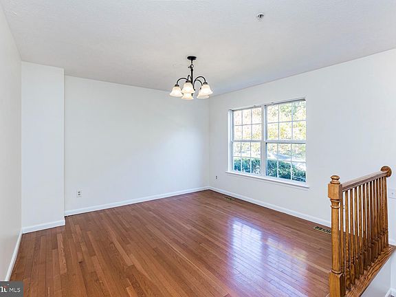 4th image of 321 Woodland Green Ct