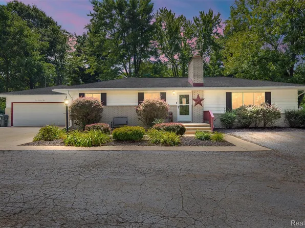 350 Park View Blvd, Lake Orion, MI 48362