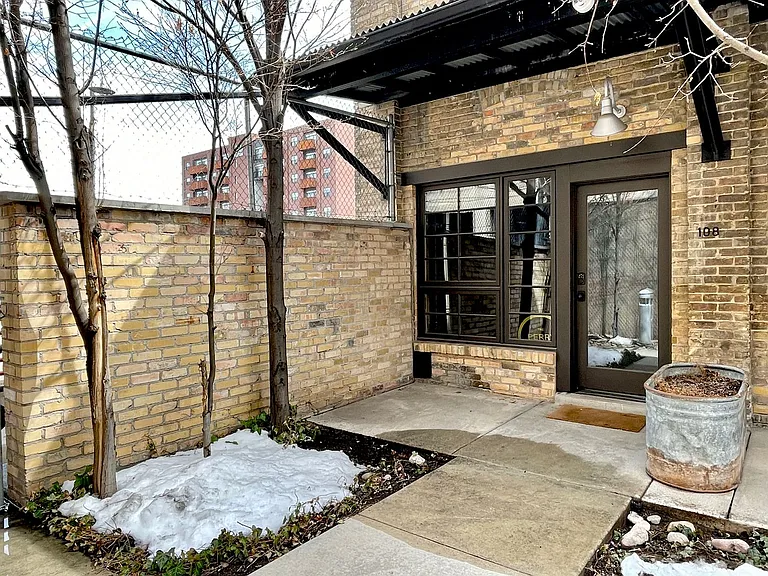 346 W Pierpont Ave #E108 — Photo 1