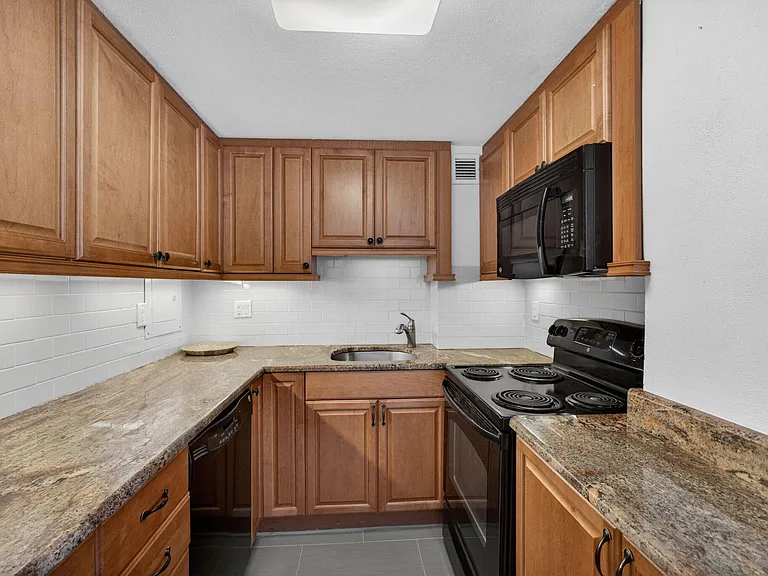 2800 N Flagler Dr #202 — Photo 10