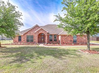 114 Springfield Ln, Waxahachie, TX 75165