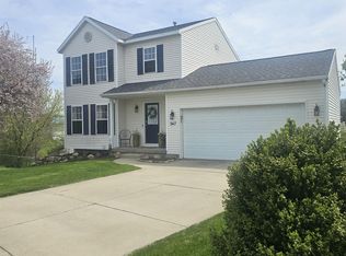 347 White Pine Ct, Belding, MI 48809