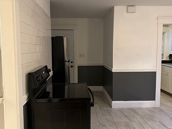 3rd image of 618 Reservoir Ave Floor 3