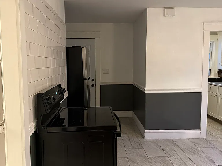 618 Reservoir Ave #3 — Photo 3