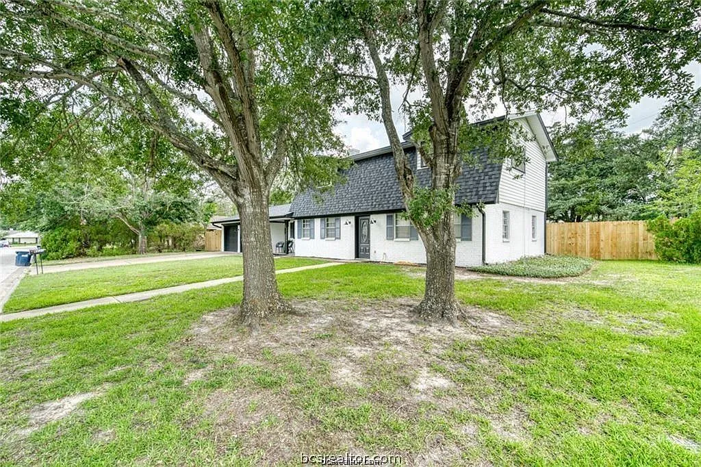 4 bed, 2468 sqft, $3,400 — Photo 2