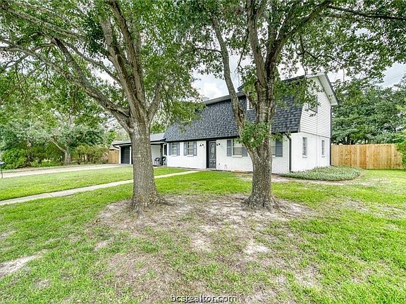2nd image of 1221 S Ridgefield Cir
