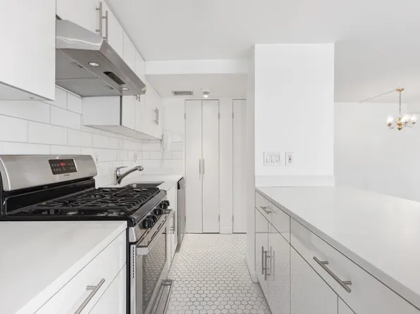 136 East 56th Street image 1 of 5