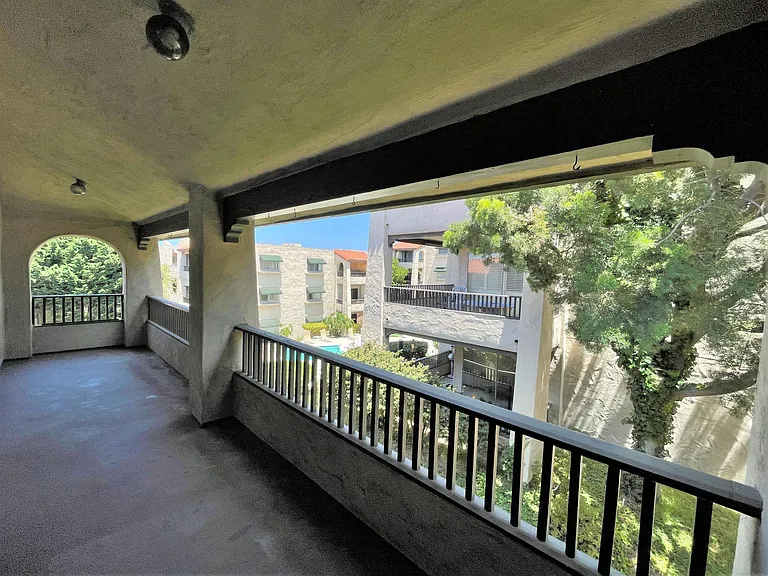 2522 Clairemont Dr #303 — Photo 14