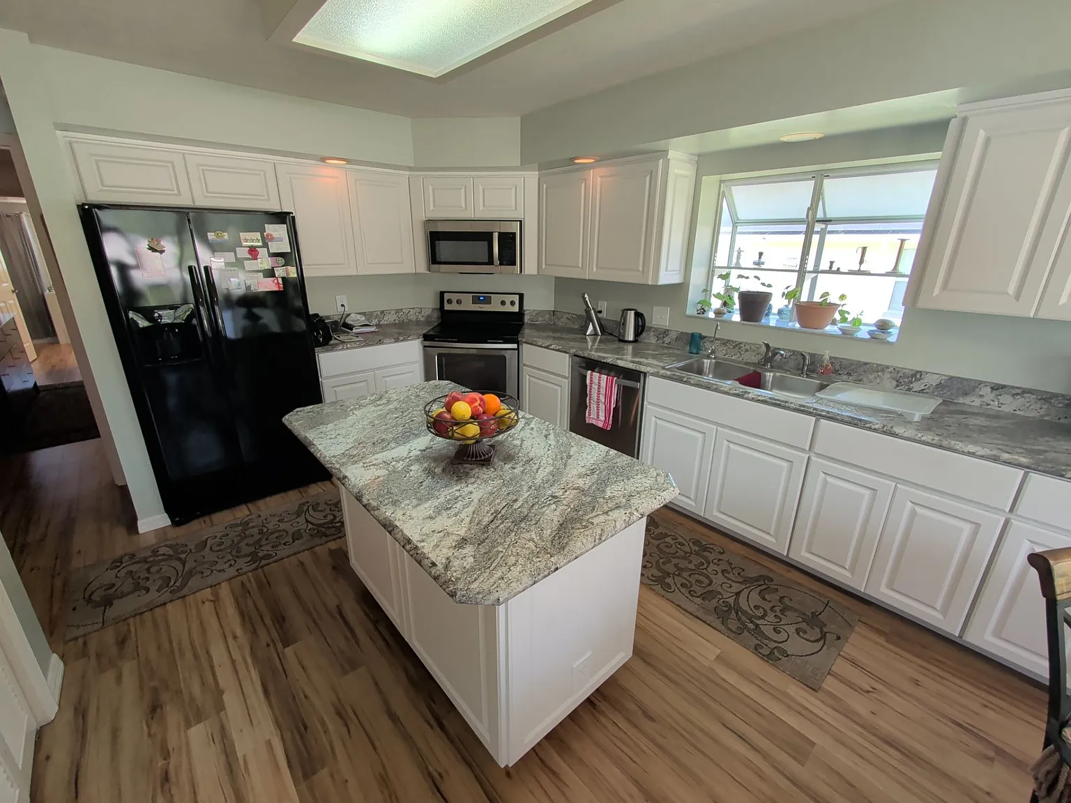 3 bed, 2.0 bath, 1745 sqft, $2,350 — Photo 4