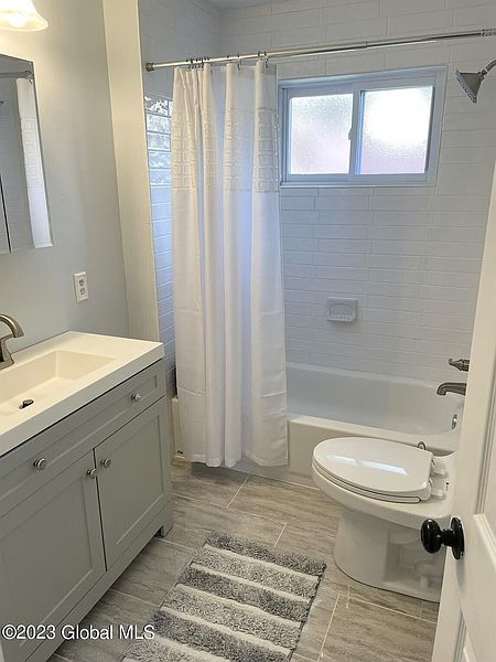 5th image of 595 Maple Street