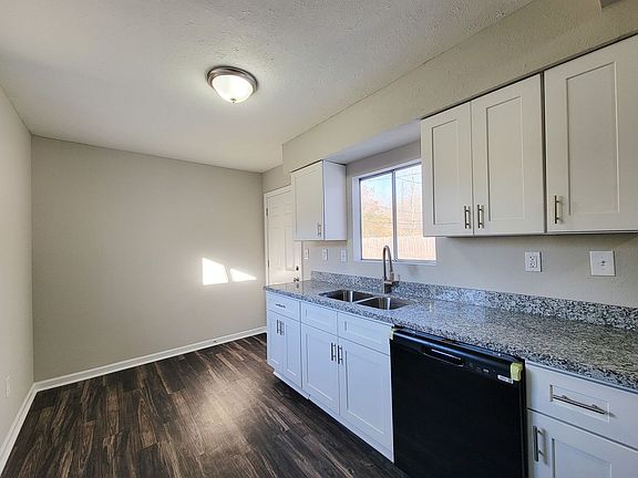3rd image of 4119 Holloway Dr