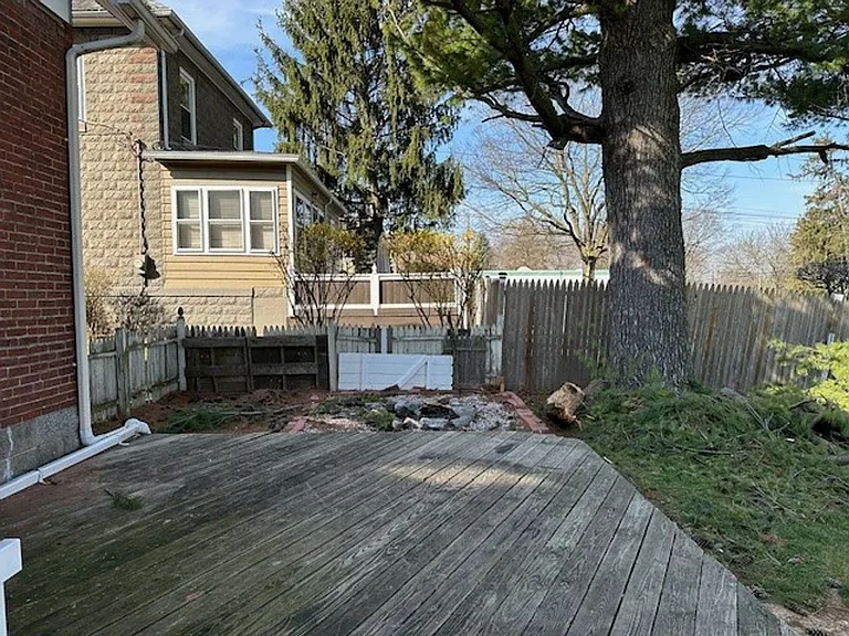 303 E Main St — Photo 17