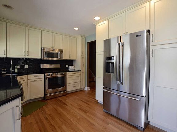 4th image of 10513 S Lawler Ave