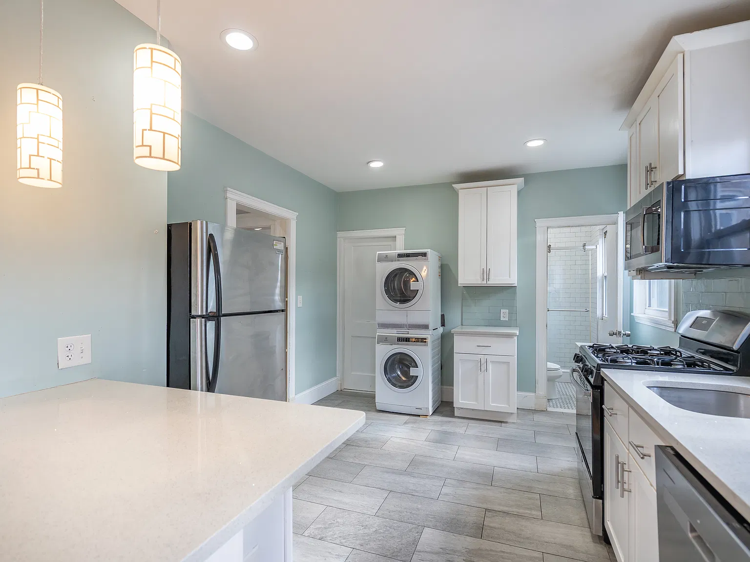 4 bed, $3,400 — Photo 3