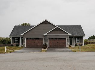744 Anjali Ct #R, Sycamore, IL 60178