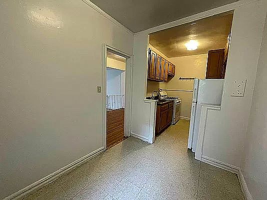 5th image of 67-70 Yellowstone Blvd #33