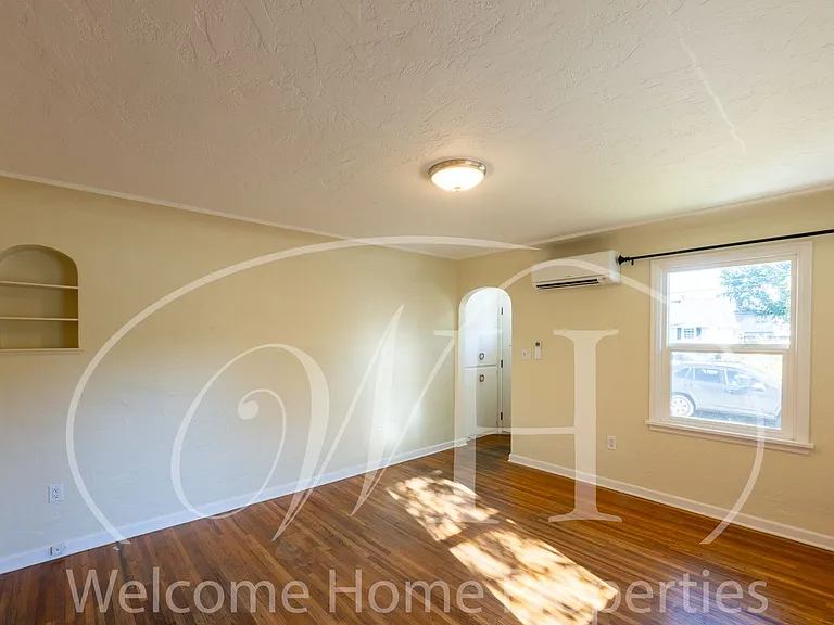 320 SE 4th St — Photo 6