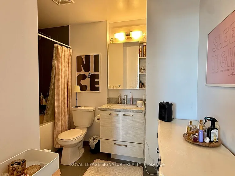 2221 Yonge St #3909 — Photo 11