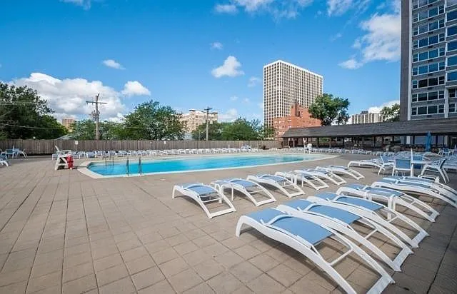 4250 N Marine Dr #1003 — Photo 3