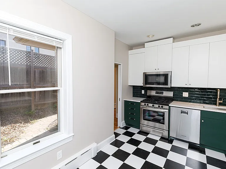 1525 Elliot Pl NW — Photo 5