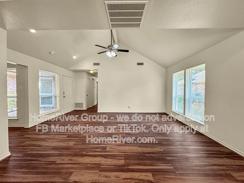 3 bed, 2.0 bath, 1701 sqft, $2,595 — Photo 3