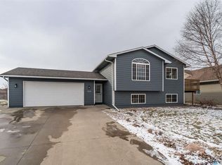 705 S 6th Ave, Brandon, SD 57005