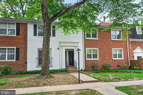 2812 S Wakefield St #D Photo 1