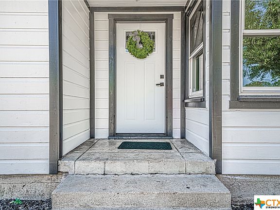 3rd image of 2512 Oak Dr