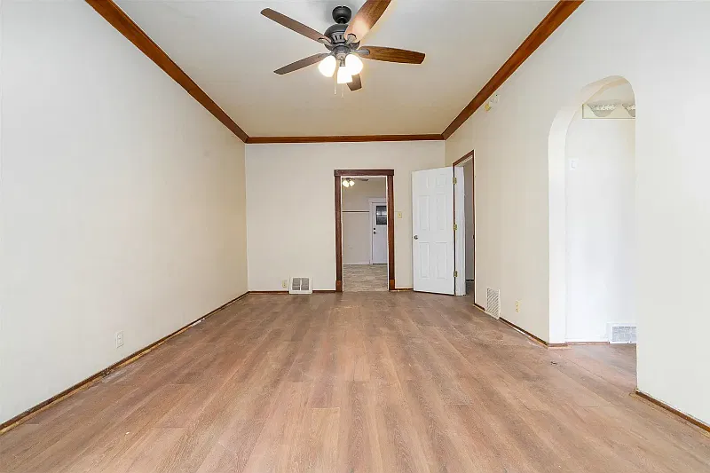 4 bed, $2,100 — Photo 3