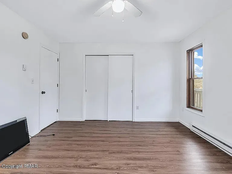 1076 Lancaster Dr — Photo 8