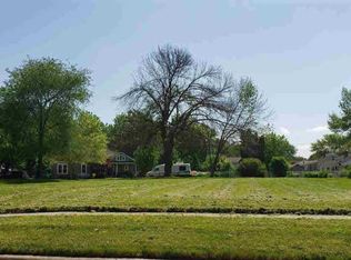 2016 44th St, Moline, IL 61265